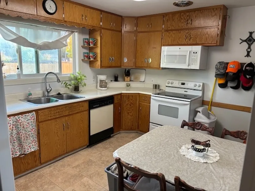 2 N Maryland Street Conrad MT 59425