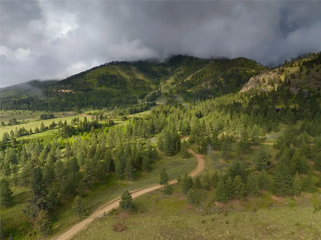 8744 Mcclain Creek Road Florence MT 59833