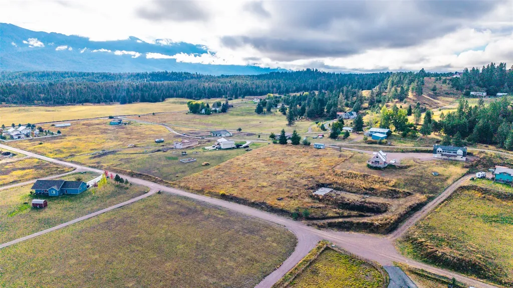 35208 Anna Lee Lane Polson MT 59860