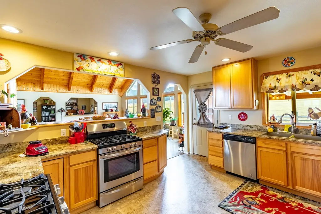 12 Bench Road Whitehall MT 59759
