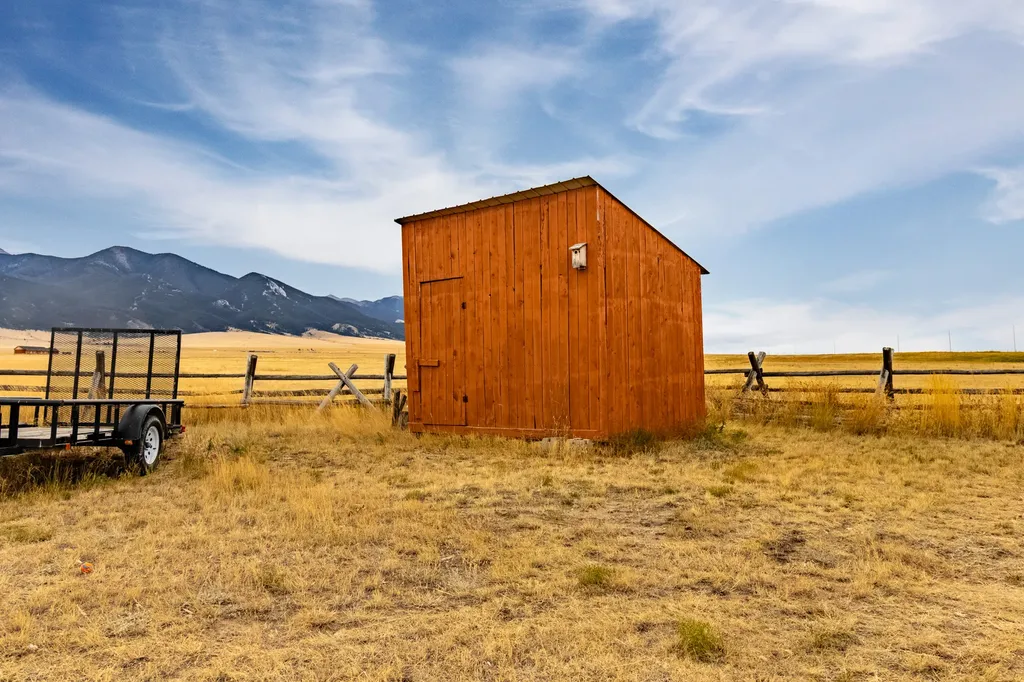12 Bench Road Whitehall MT 59759