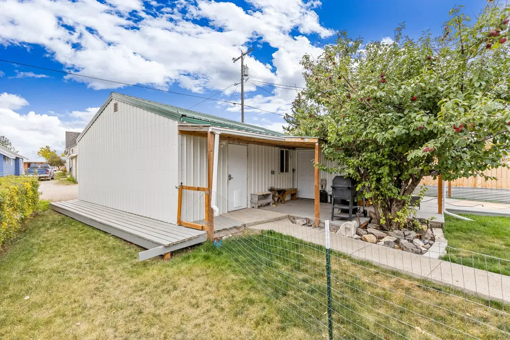 114 3rd Avenue S Stanford MT 59479