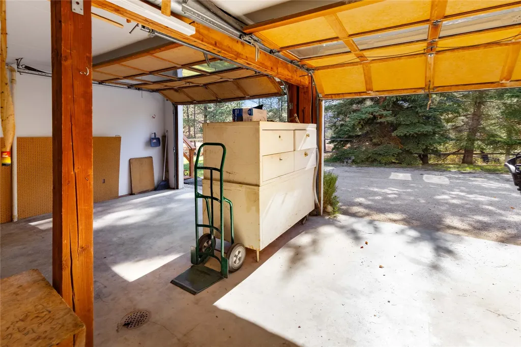 14 Ante Lane Jefferson City MT 59638