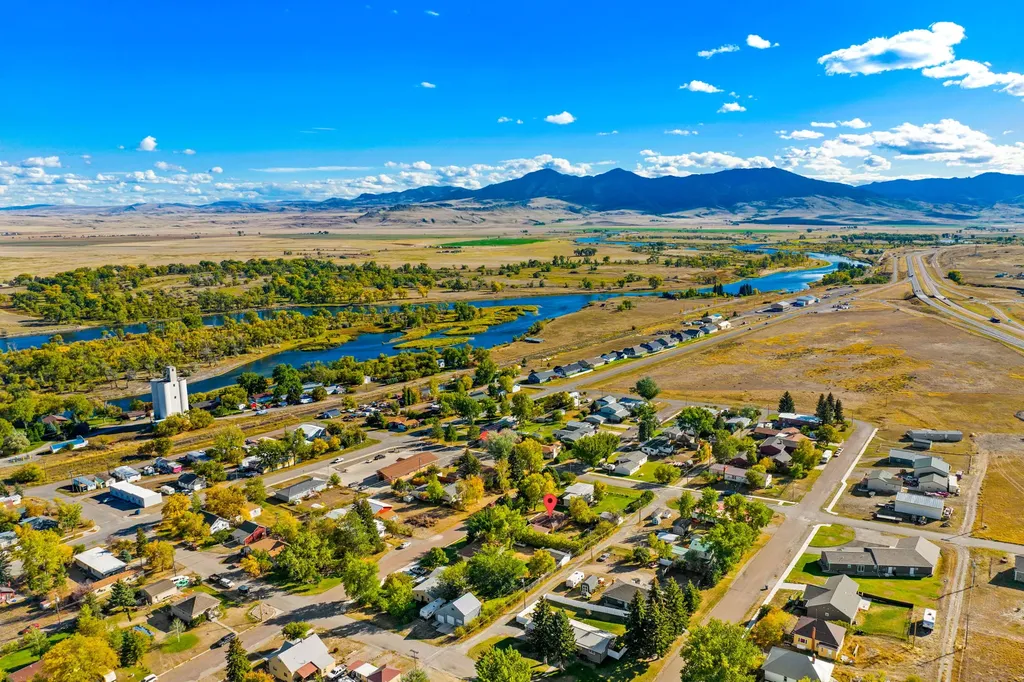 223 2nd Street S Cascade MT 59421
