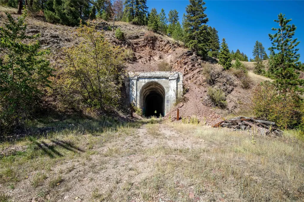 Nhn Gillispie-sliderock Road Clinton MT 59825