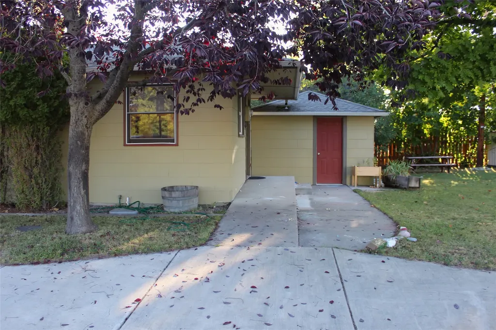 2 6th Avenue E Polson MT 59860