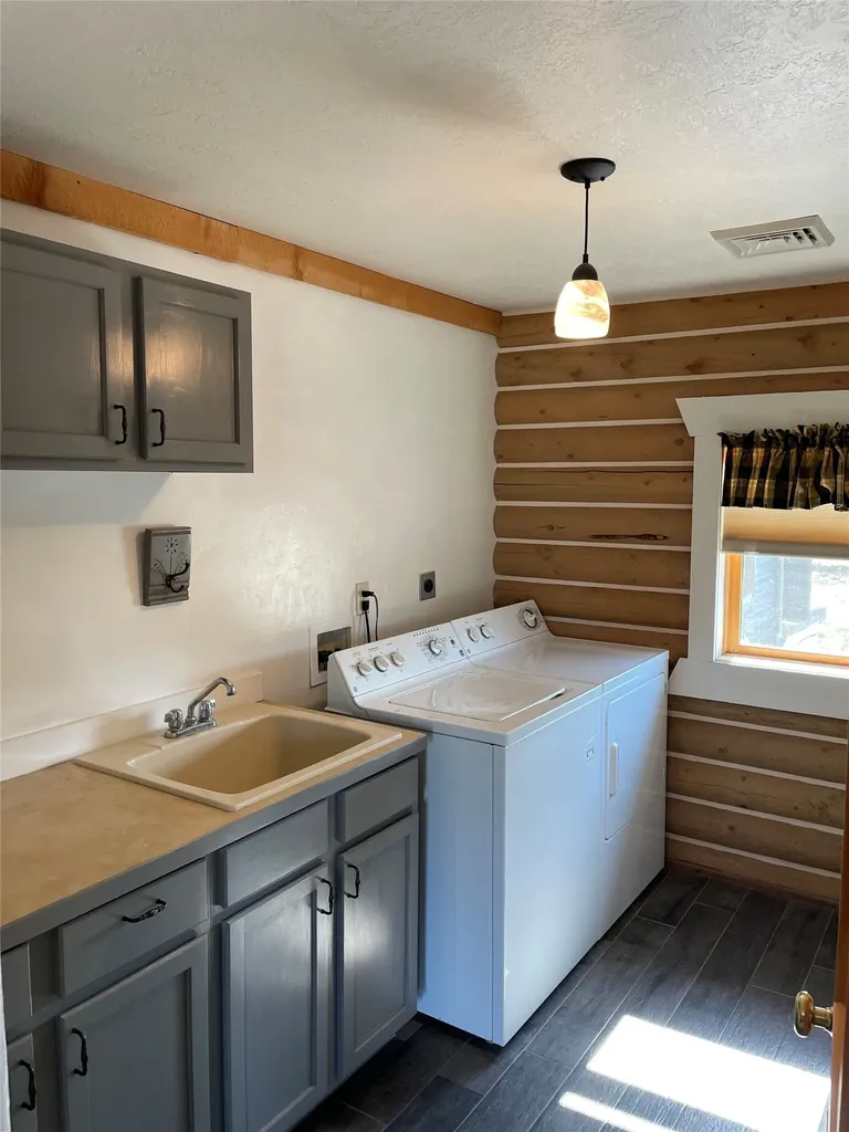 839 Thomas Lane Hamilton MT 59840