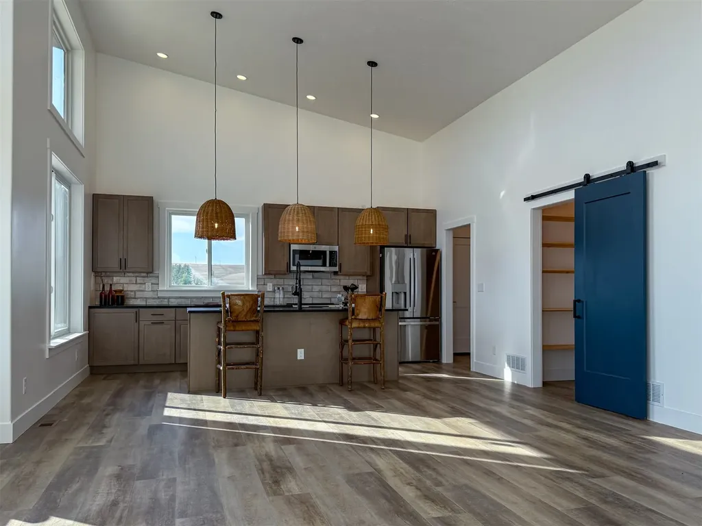 406 2nd Road SW Fairfield MT 59436
