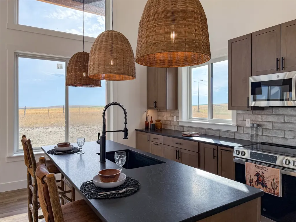 406 2nd Road SW Fairfield MT 59436