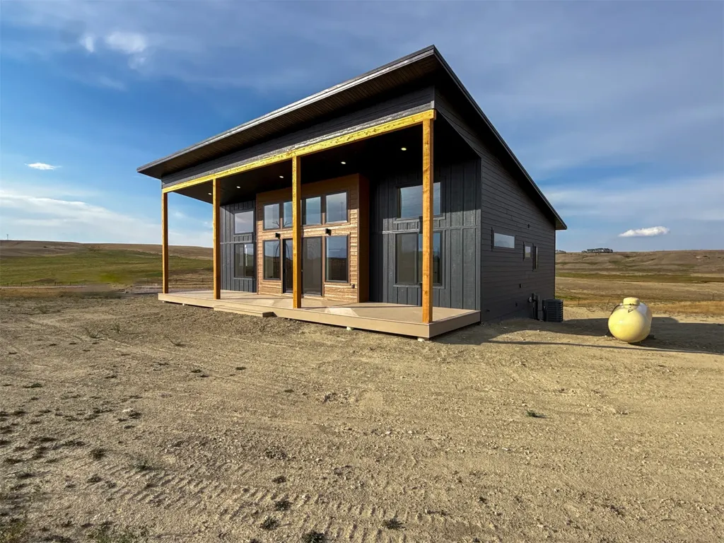 406 2nd Road SW Fairfield MT 59436