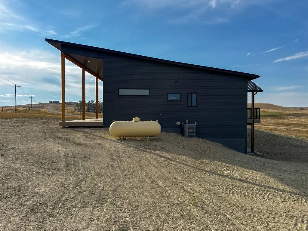 406 2nd Road SW Fairfield MT 59436