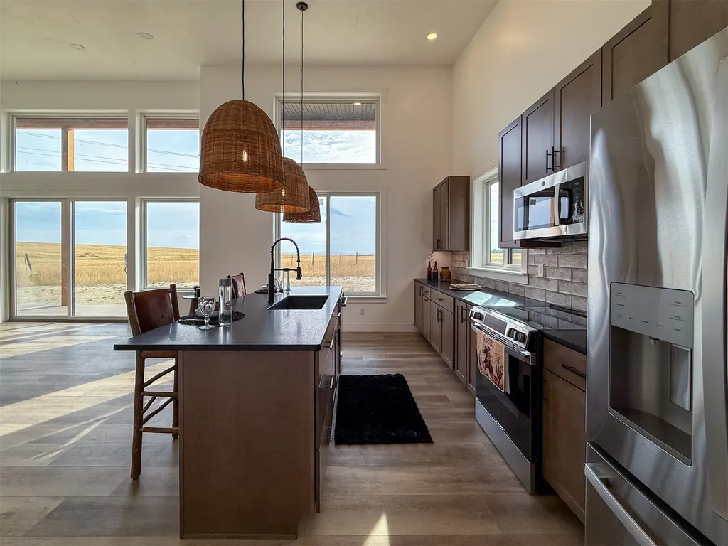 406 2nd Road SW Fairfield MT 59436