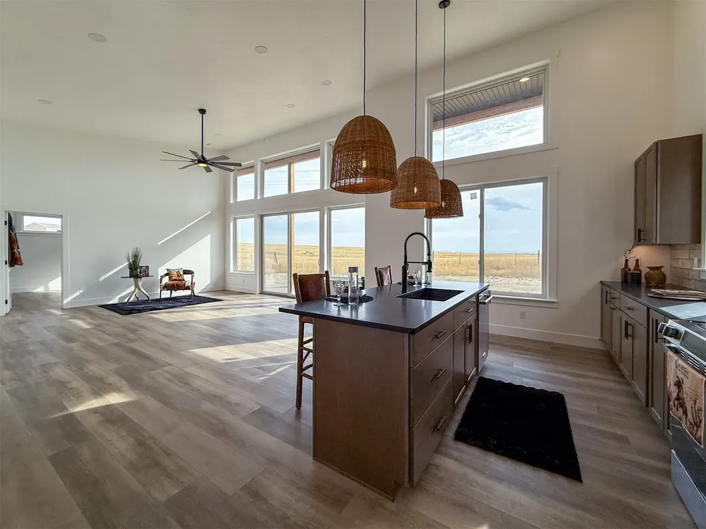 406 2nd Road SW Fairfield MT 59436