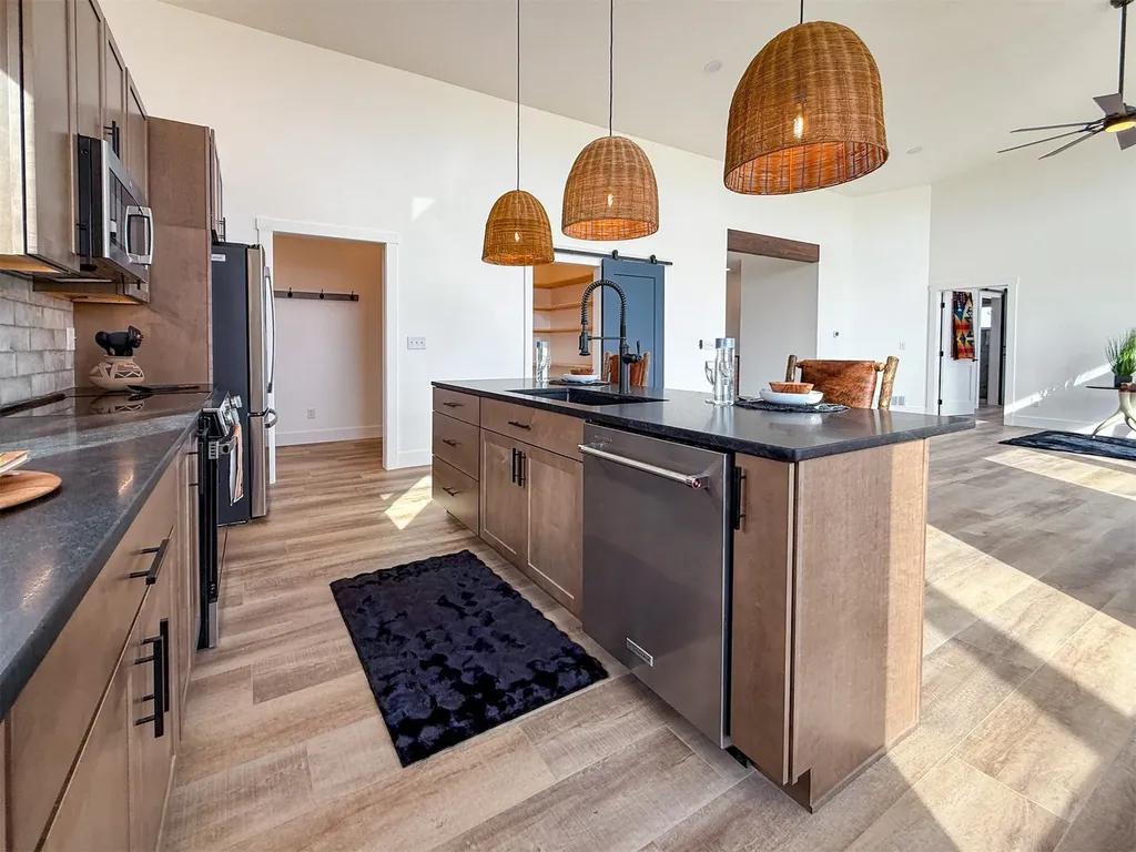 406 2nd Road SW Fairfield MT 59436