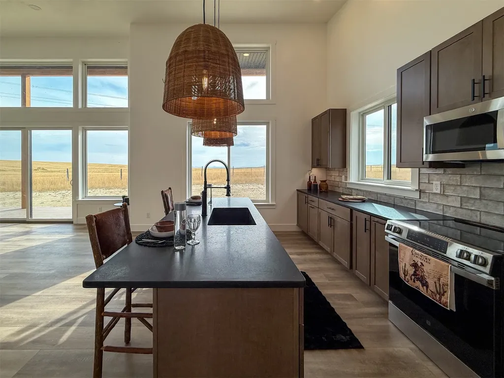 406 2nd Road SW Fairfield MT 59436