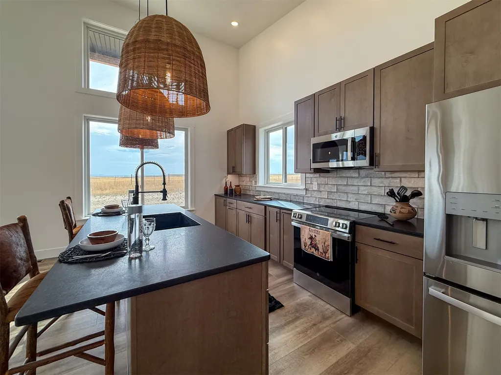 406 2nd Road SW Fairfield MT 59436