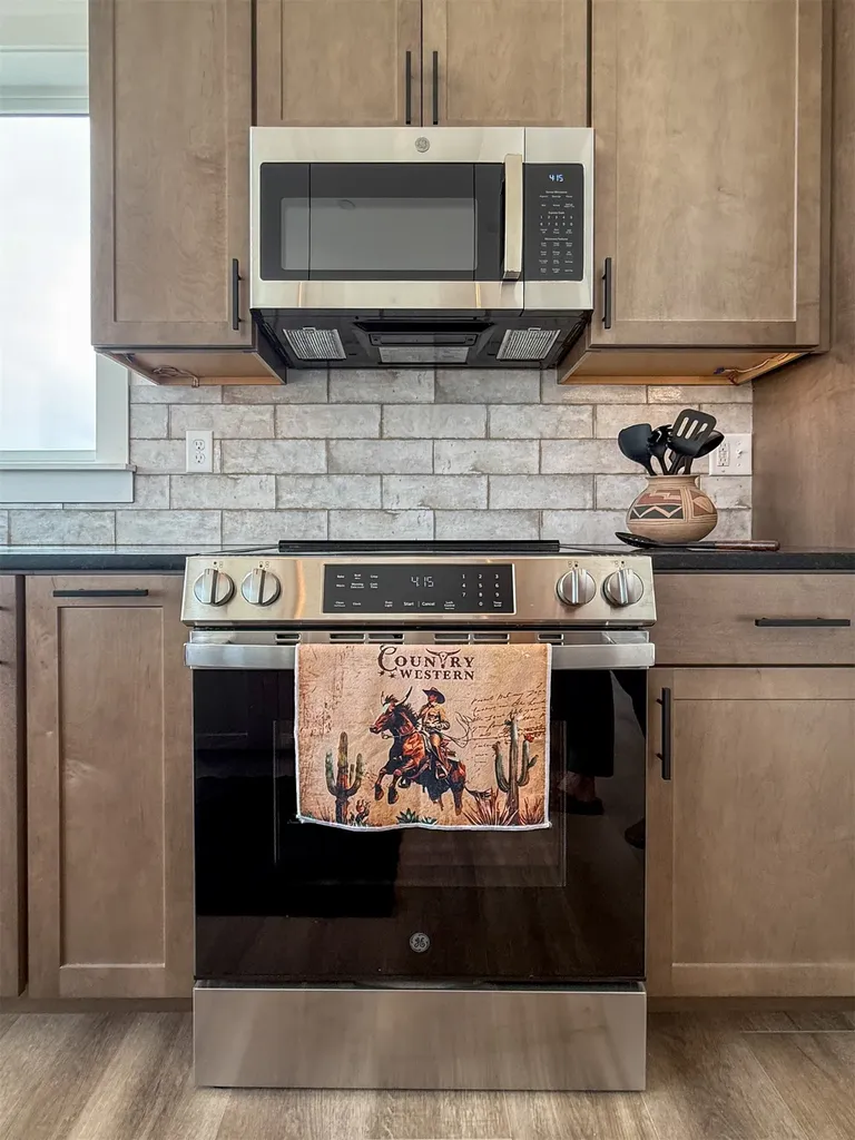 406 2nd Road SW Fairfield MT 59436