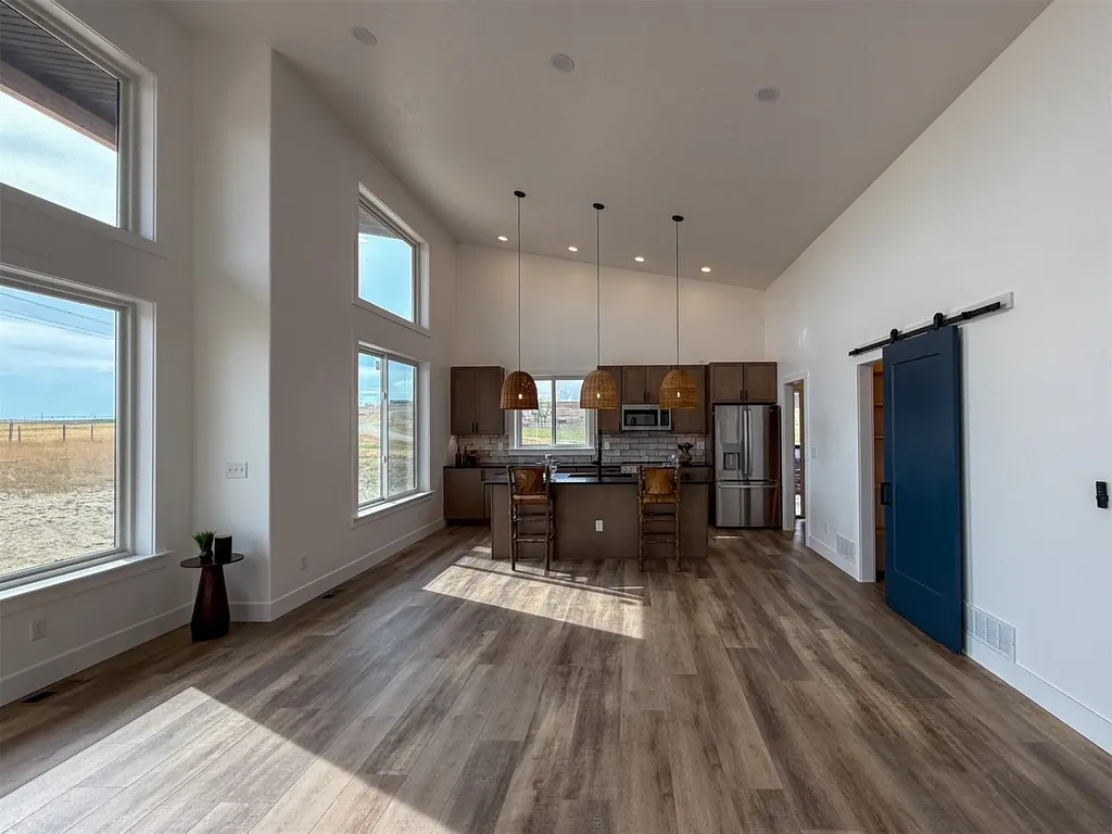 406 2nd Road SW Fairfield MT 59436