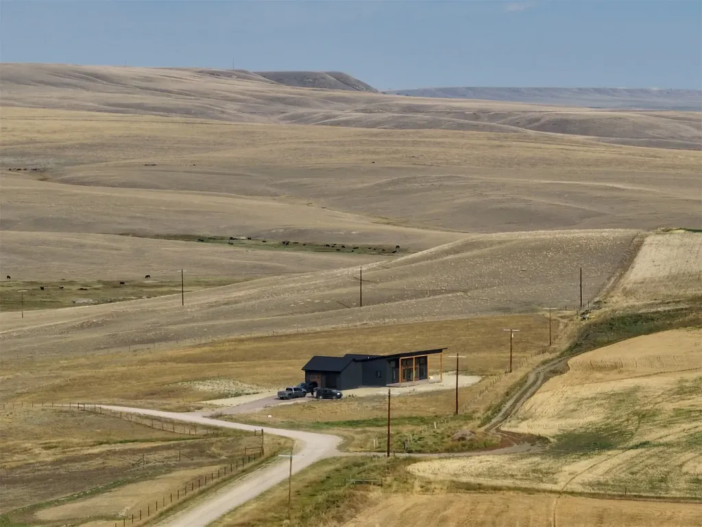 406 2nd Road SW Fairfield MT 59436