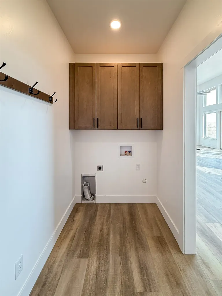 406 2nd Road SW Fairfield MT 59436