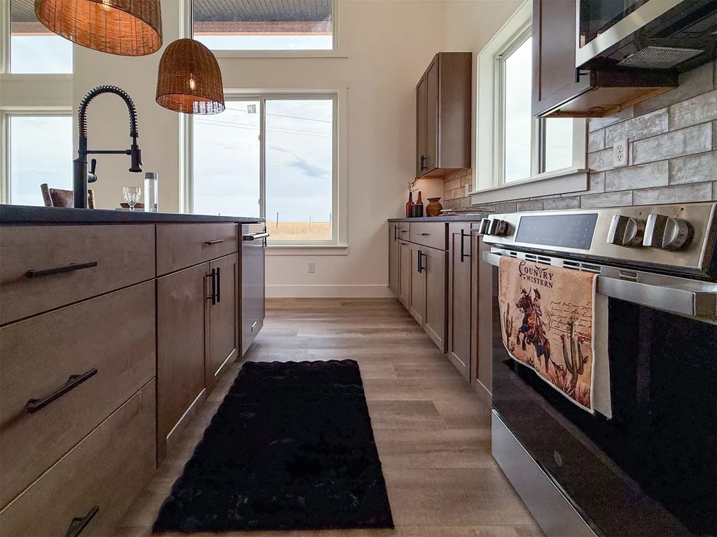 406 2nd Road SW Fairfield MT 59436