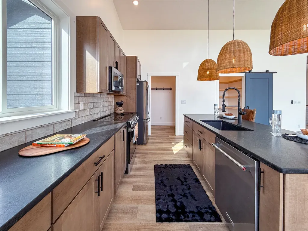 406 2nd Road SW Fairfield MT 59436