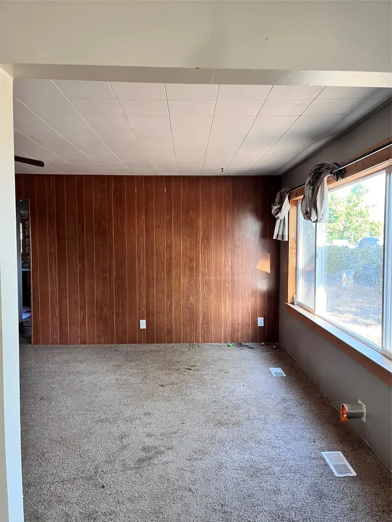 215 And 213 4th Avenue NW Kevin MT 59454