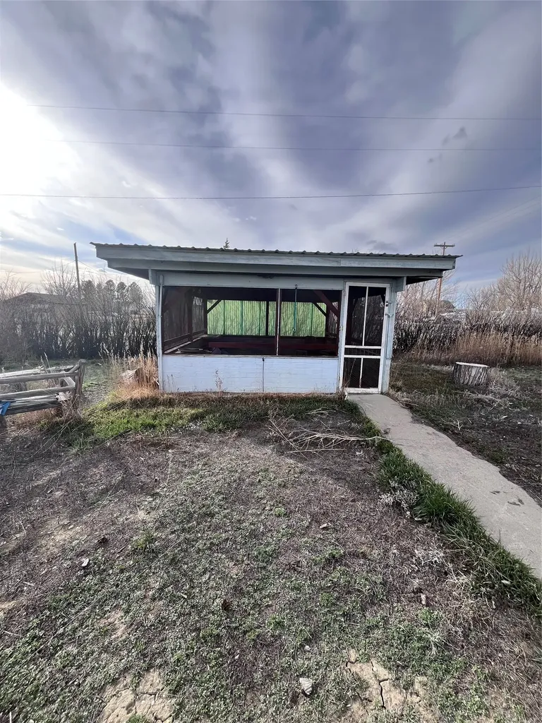 215 And 213 4th Avenue NW Kevin MT 59454