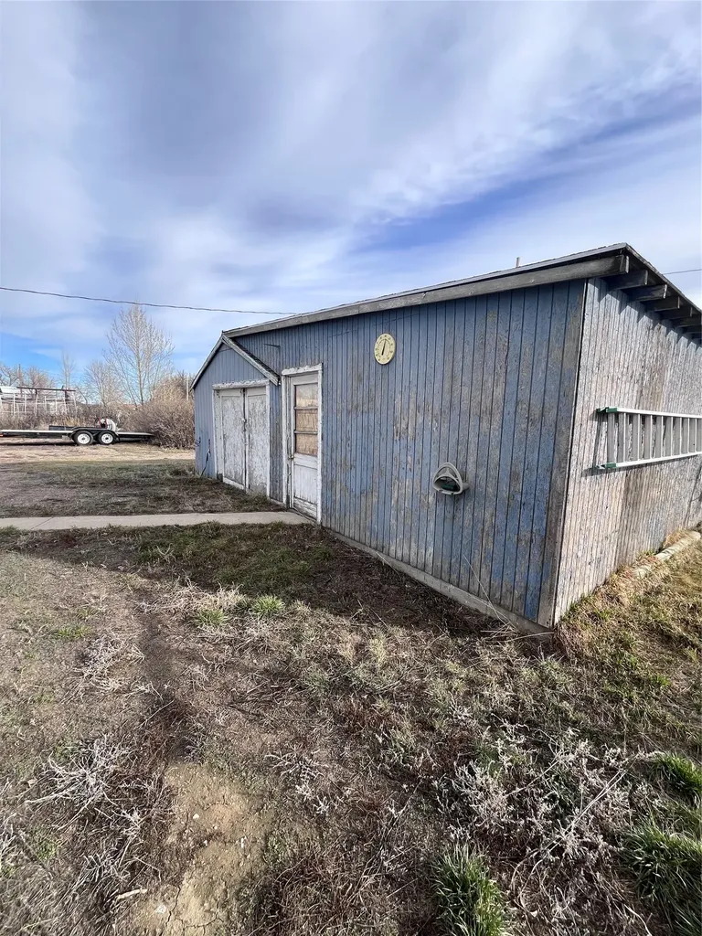215 And 213 4th Avenue NW Kevin MT 59454