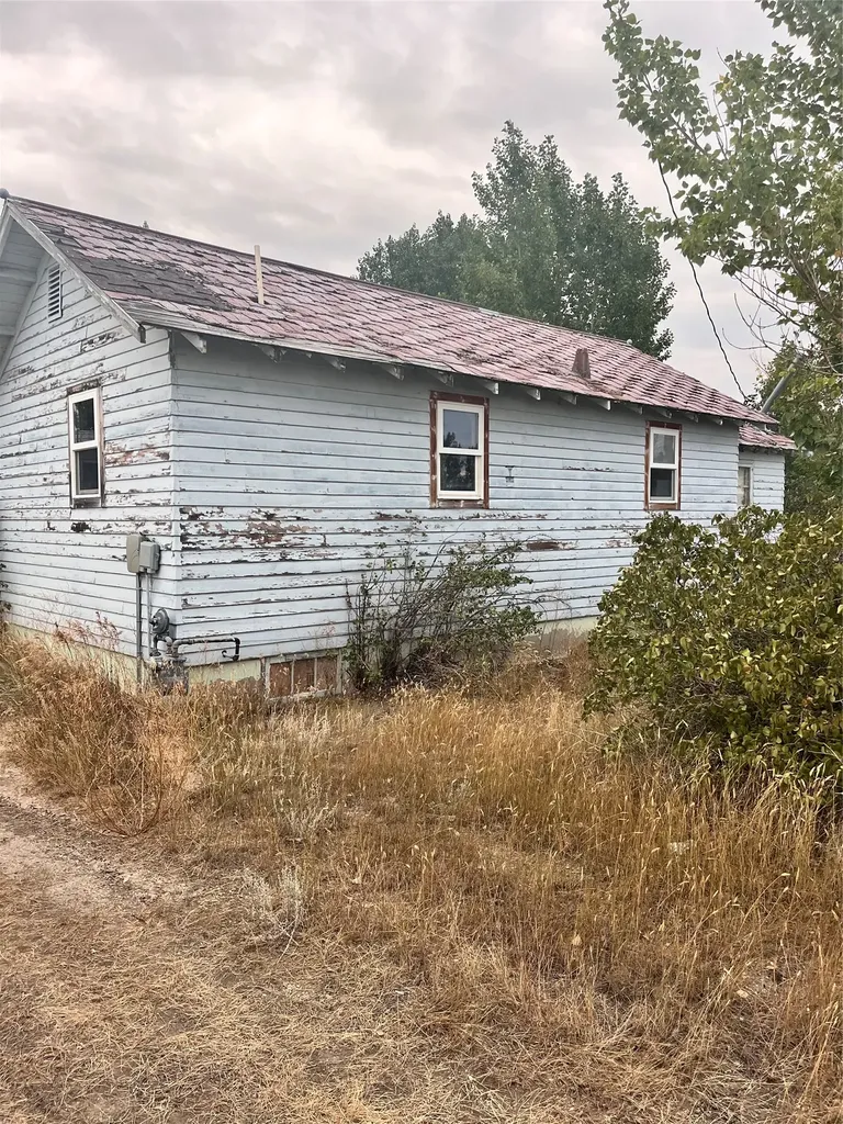 215 And 213 4th Avenue NW Kevin MT 59454