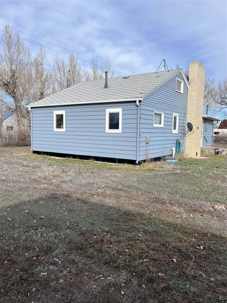 215 And 213 4th Avenue NW Kevin MT 59454
