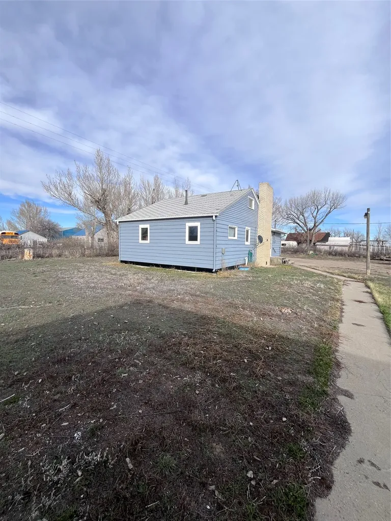 215 And 213 4th Avenue NW Kevin MT 59454