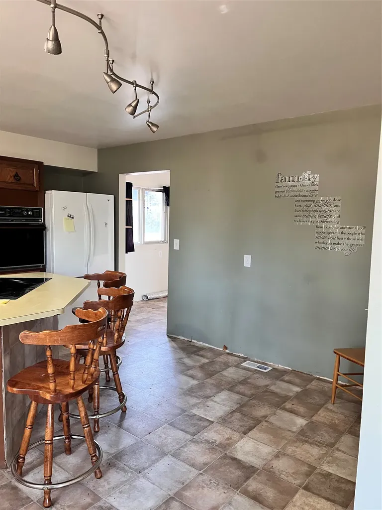 215 And 213 4th Avenue NW Kevin MT 59454