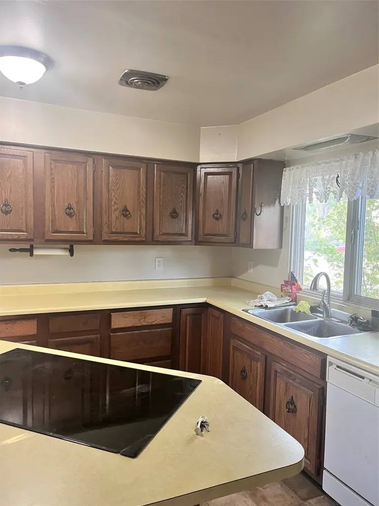 215 And 213 4th Avenue NW Kevin MT 59454