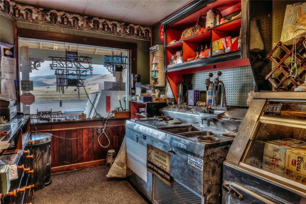 8703 Lincoln Road W Canyon Creek MT 59633