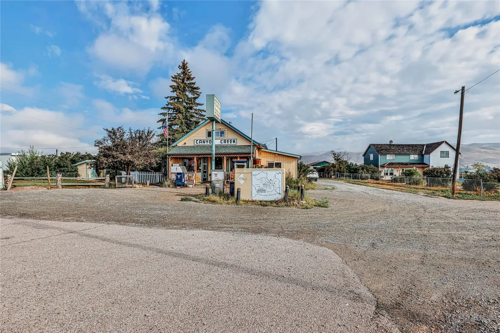 8703 Lincoln Road W Canyon Creek MT 59633