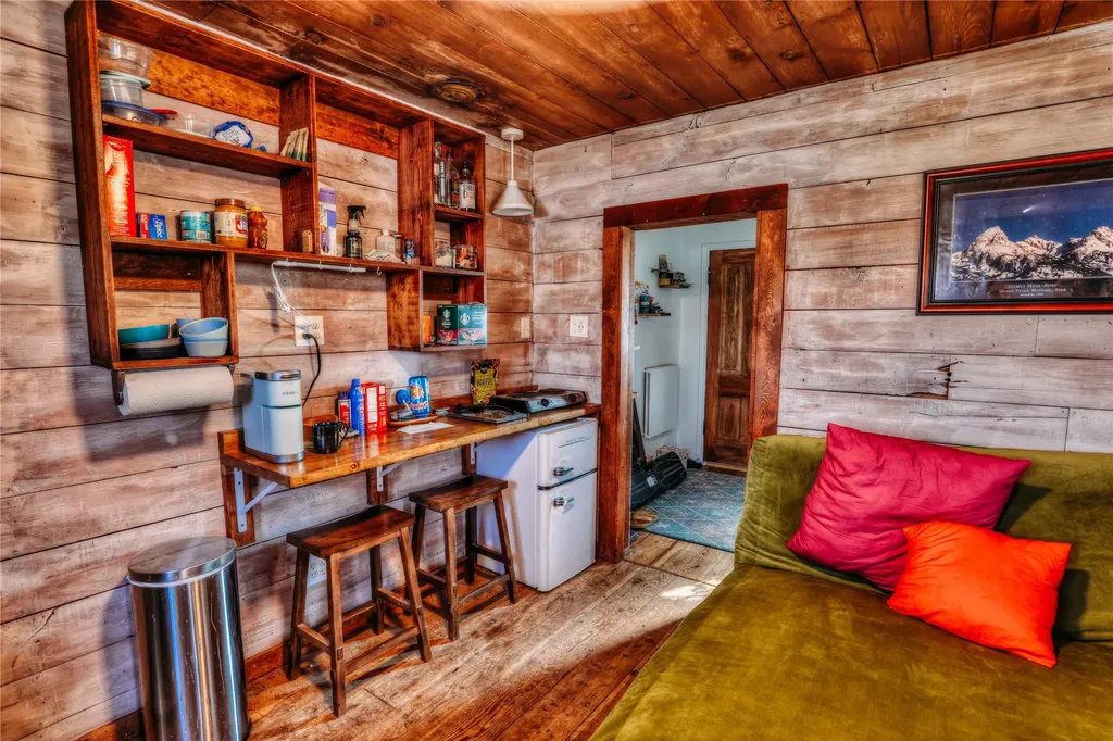 8703 Lincoln Road W Canyon Creek MT 59633