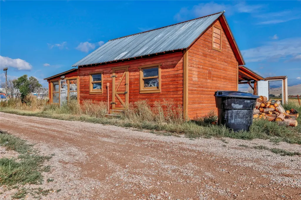 8703 Lincoln Road W Canyon Creek MT 59633
