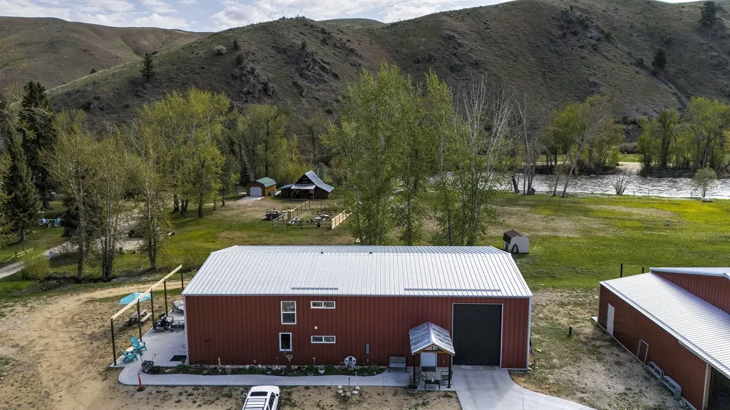 125 & 139 Hannon Lane Darby MT 59829