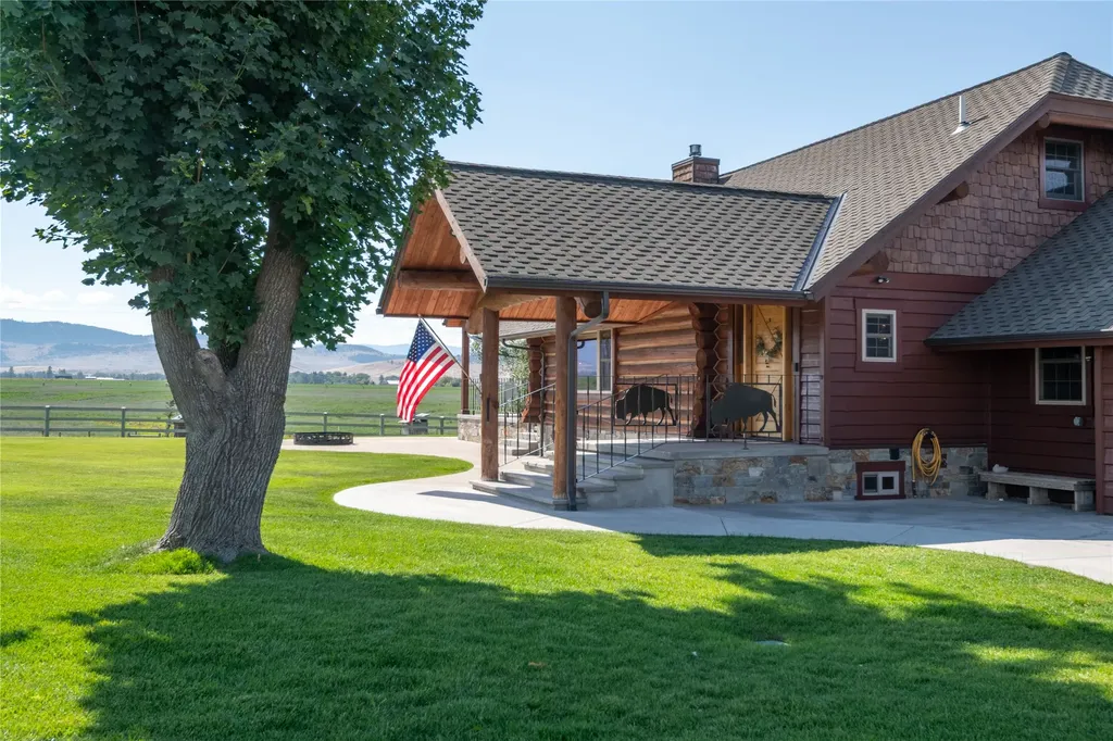 36670 Pinsoneault Road St Ignatius MT 59865