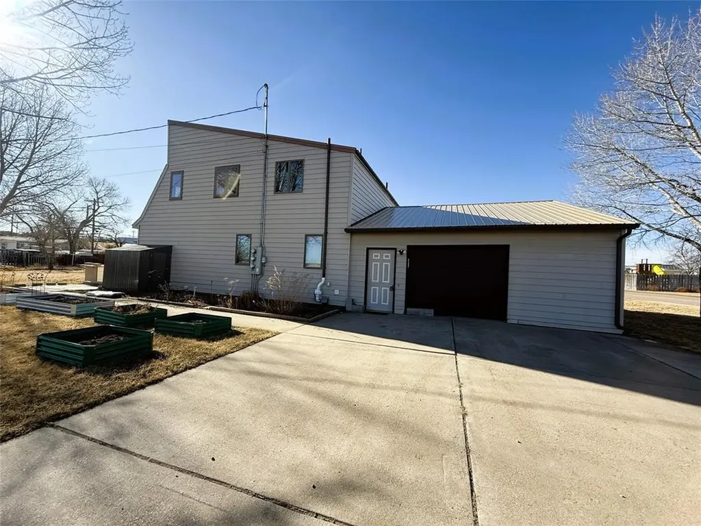 237 5th Avenue NE Cut Bank MT 59427