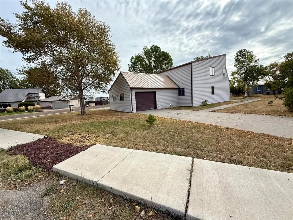 237 5th Avenue NE Cut Bank MT 59427