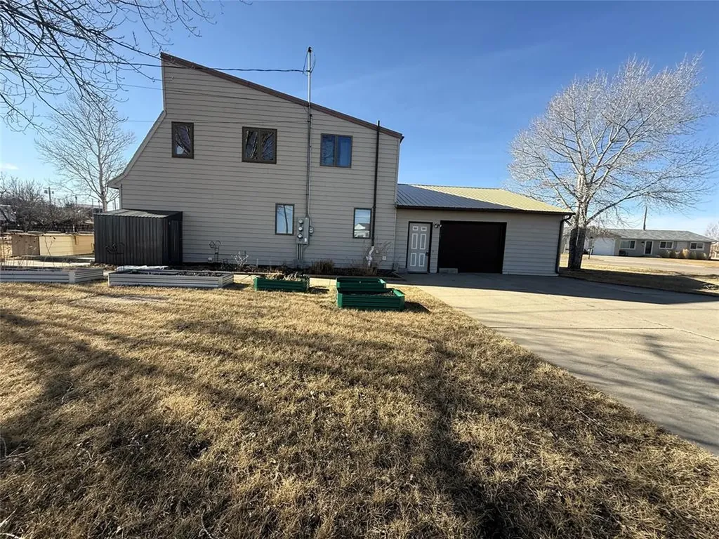237 5th Avenue NE Cut Bank MT 59427