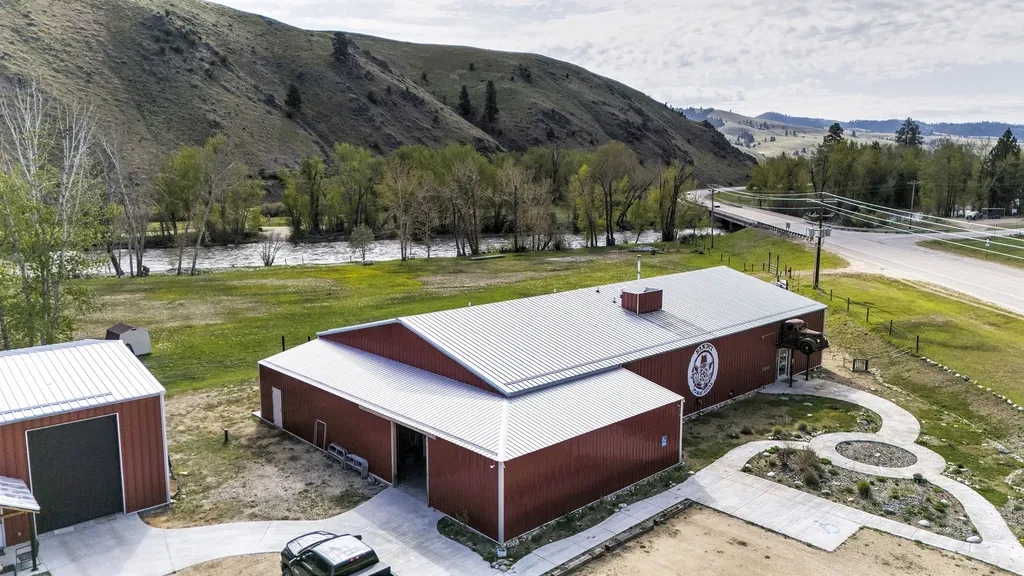 125 Hannon Lane Darby MT 59829