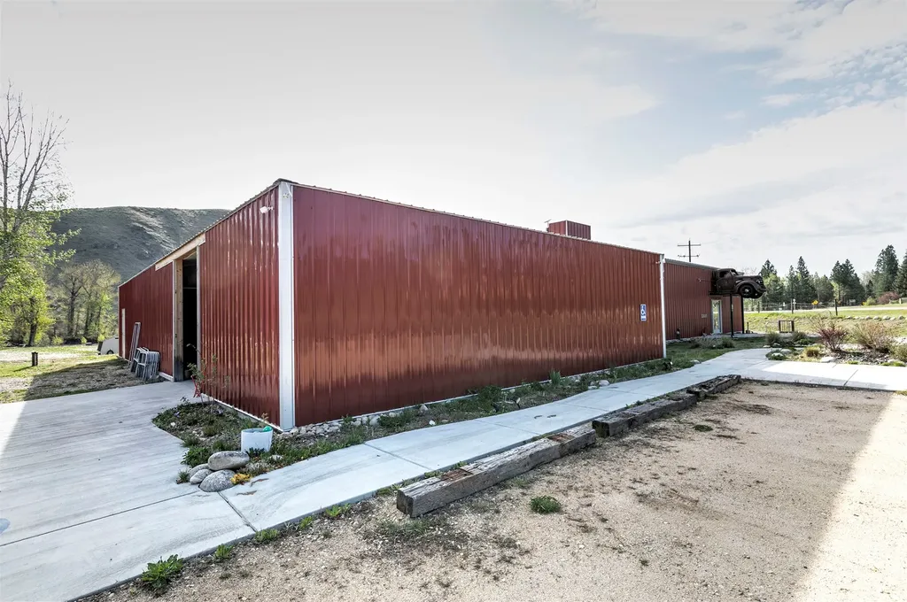 125 Hannon Lane Darby MT 59829