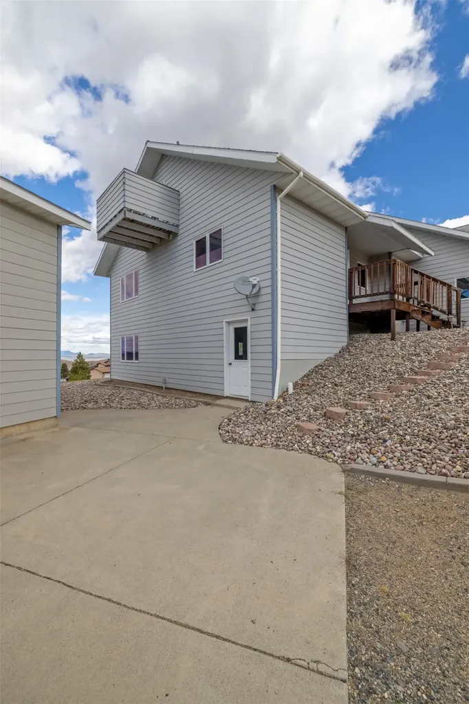 5 Crazy Mountain Cul De Sac Road Clancy MT 59634