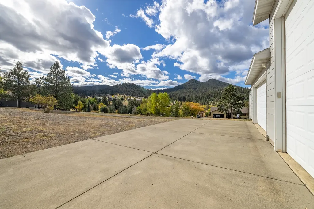 5 Crazy Mountain Cul De Sac Road Clancy MT 59634