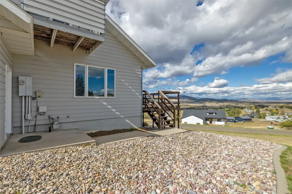 5 Crazy Mountain Cul De Sac Road Clancy MT 59634