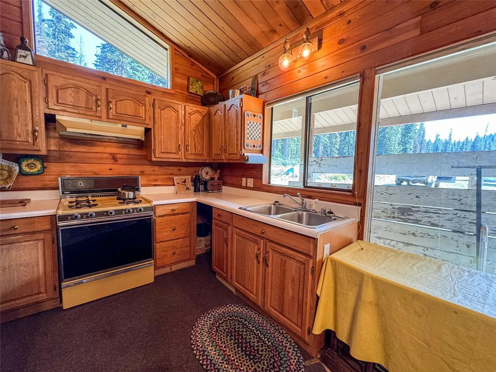 7379 Hahn Creek Road Elliston MT 59728