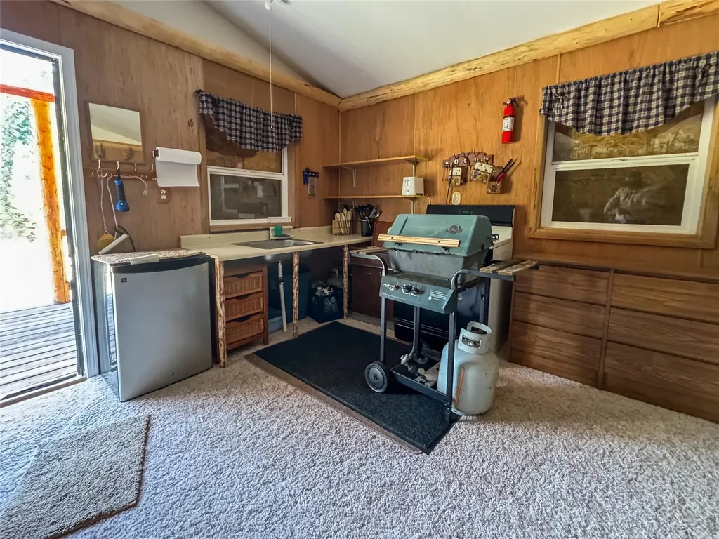 7379 Hahn Creek Road Elliston MT 59728